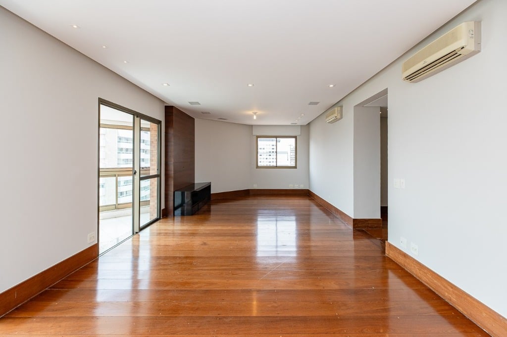 Apartamento à venda com 4 quartos, 186m² - Foto 1