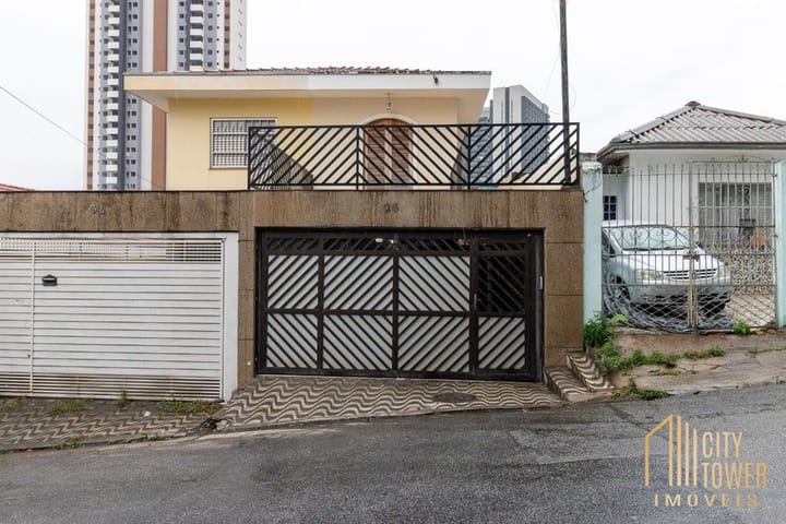 Casa à venda com 3 quartos, 240m² - Foto 1