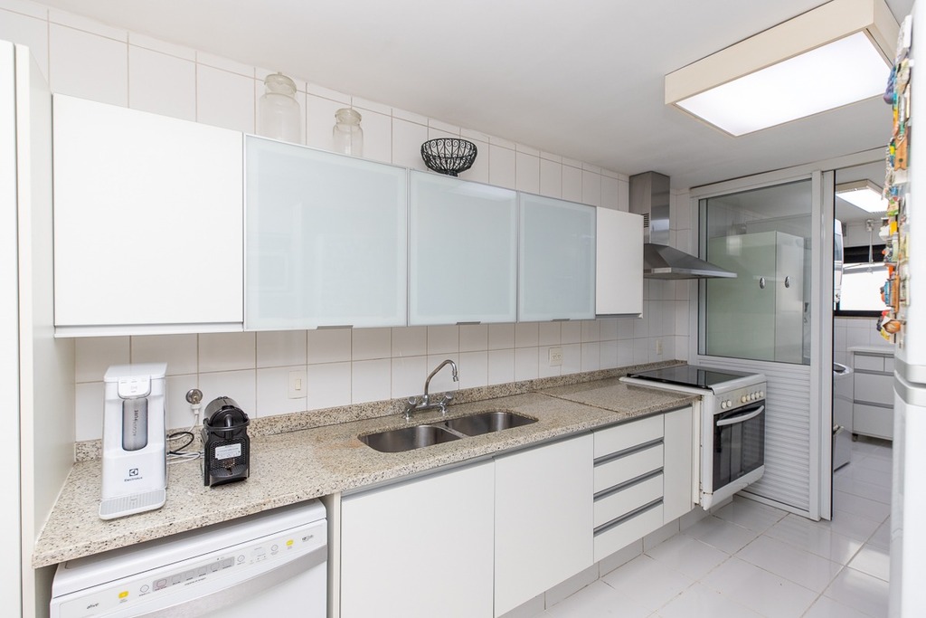 Apartamento à venda com 3 quartos, 161m² - Foto 11