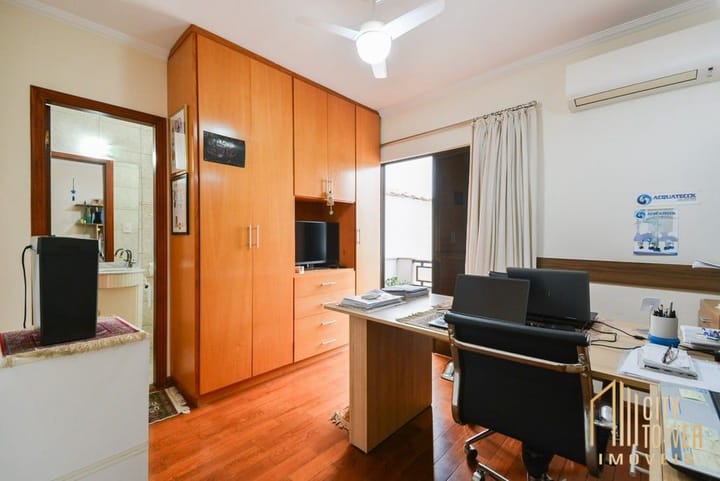 Casa à venda com 3 quartos, 244m² - Foto 4