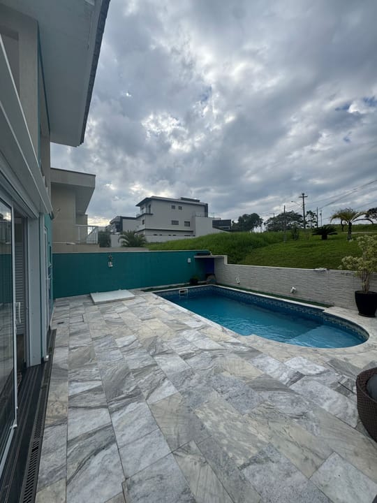 Casa para alugar com 4 quartos, 280m² - Foto 5