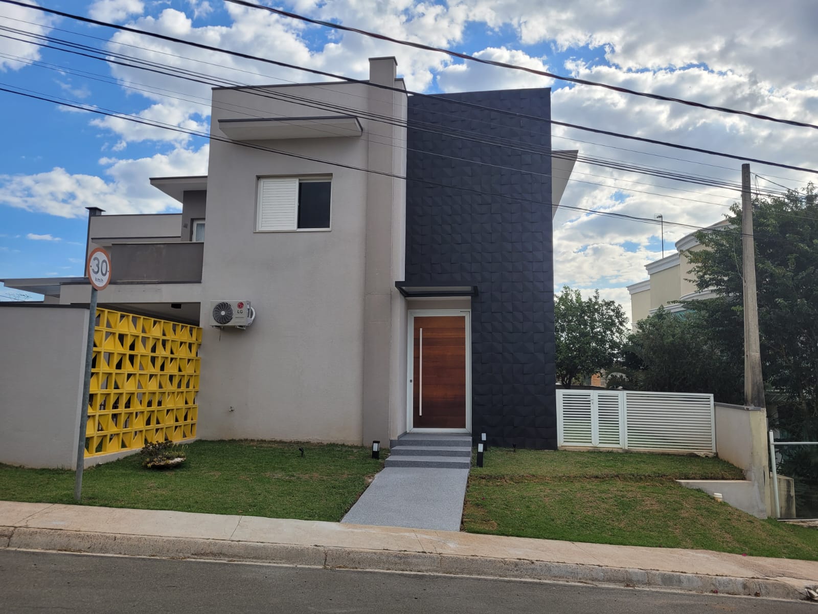 Casa de Condomínio à venda com 4 quartos, 400m² - Foto 2