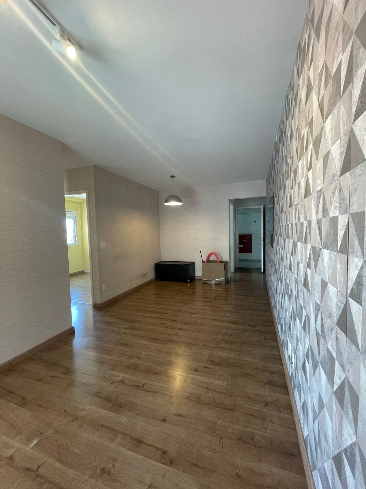 Apartamento à venda com 3 quartos, 85m² - Foto 2