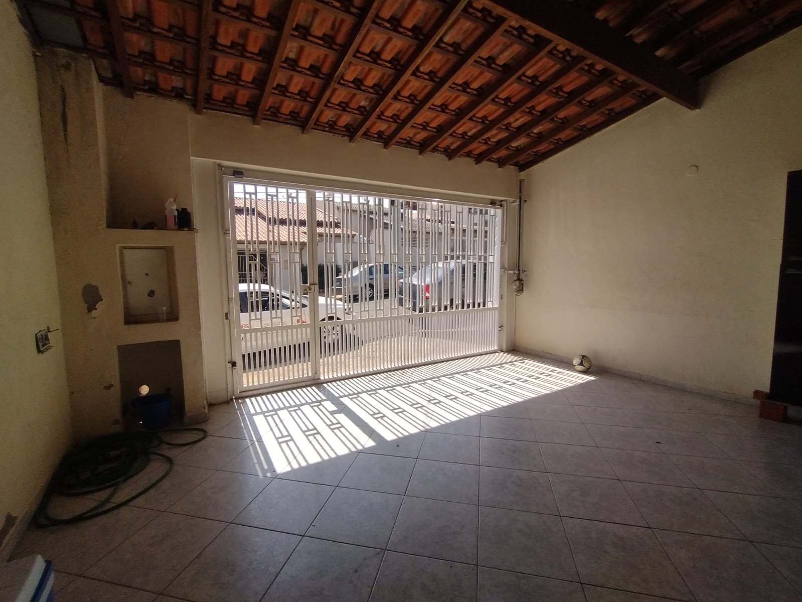 Casa à venda com 2 quartos, 118m² - Foto 2