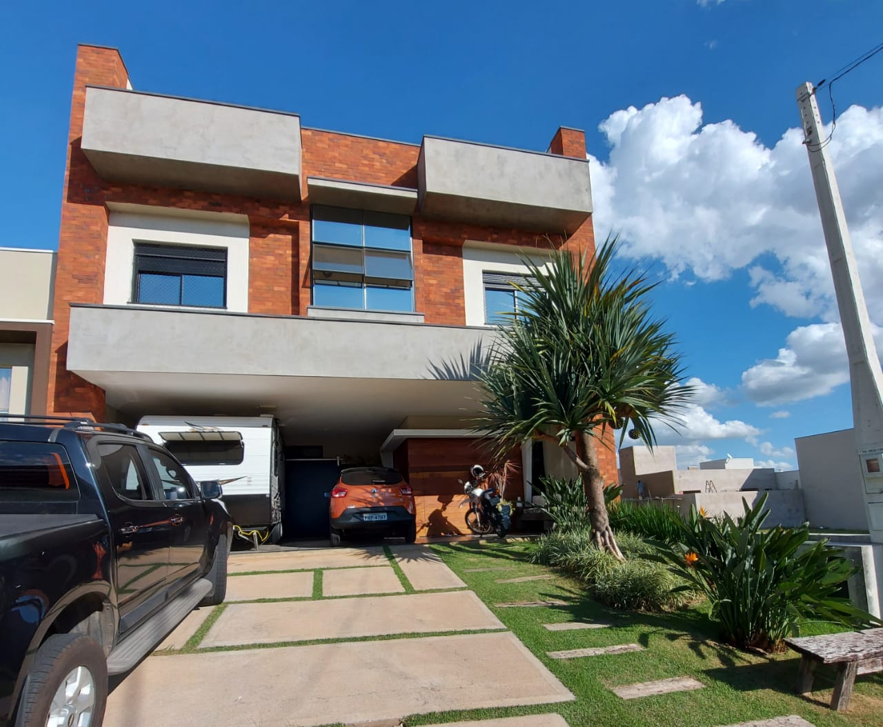 Casa de Condomínio à venda com 3 quartos, 250m² - Foto 1