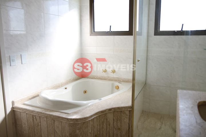 Apartamento à venda com 3 quartos, 243m² - Foto 51