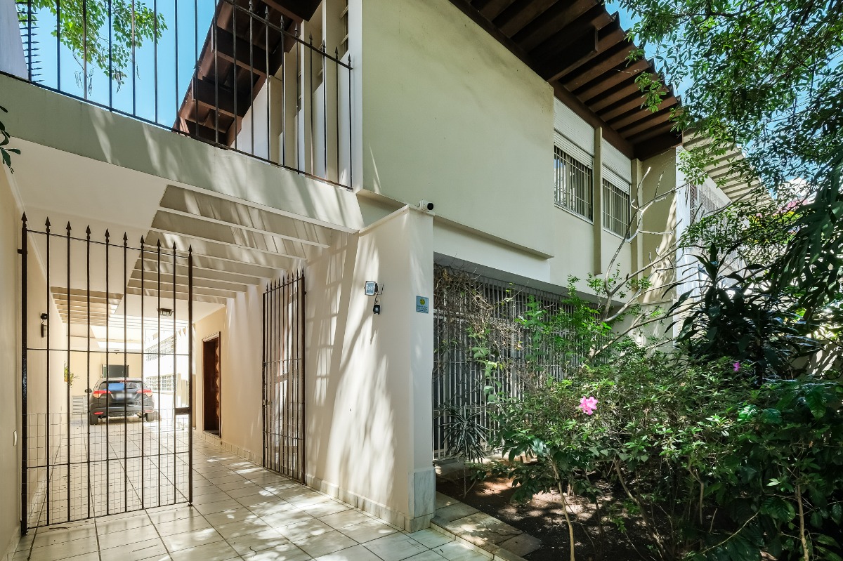 Casa à venda com 4 quartos, 269m² - Foto 1