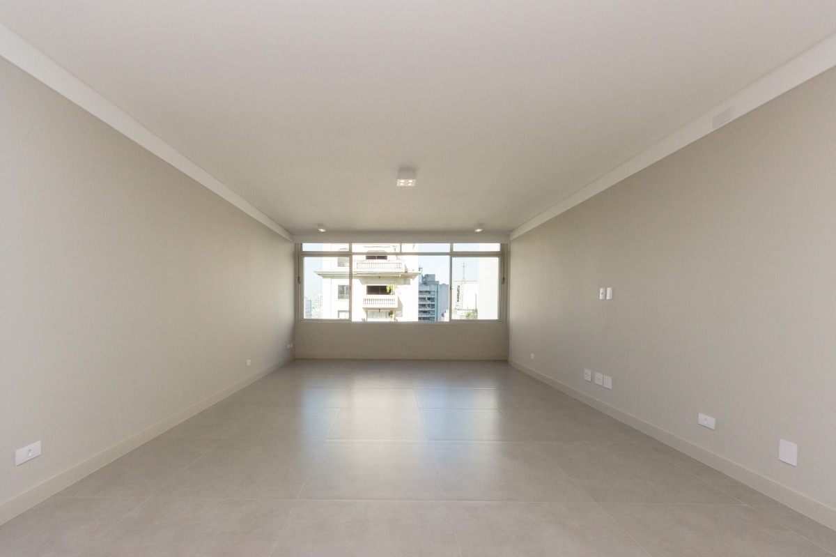 Apartamento à venda com 4 quartos, 212m² - Foto 1