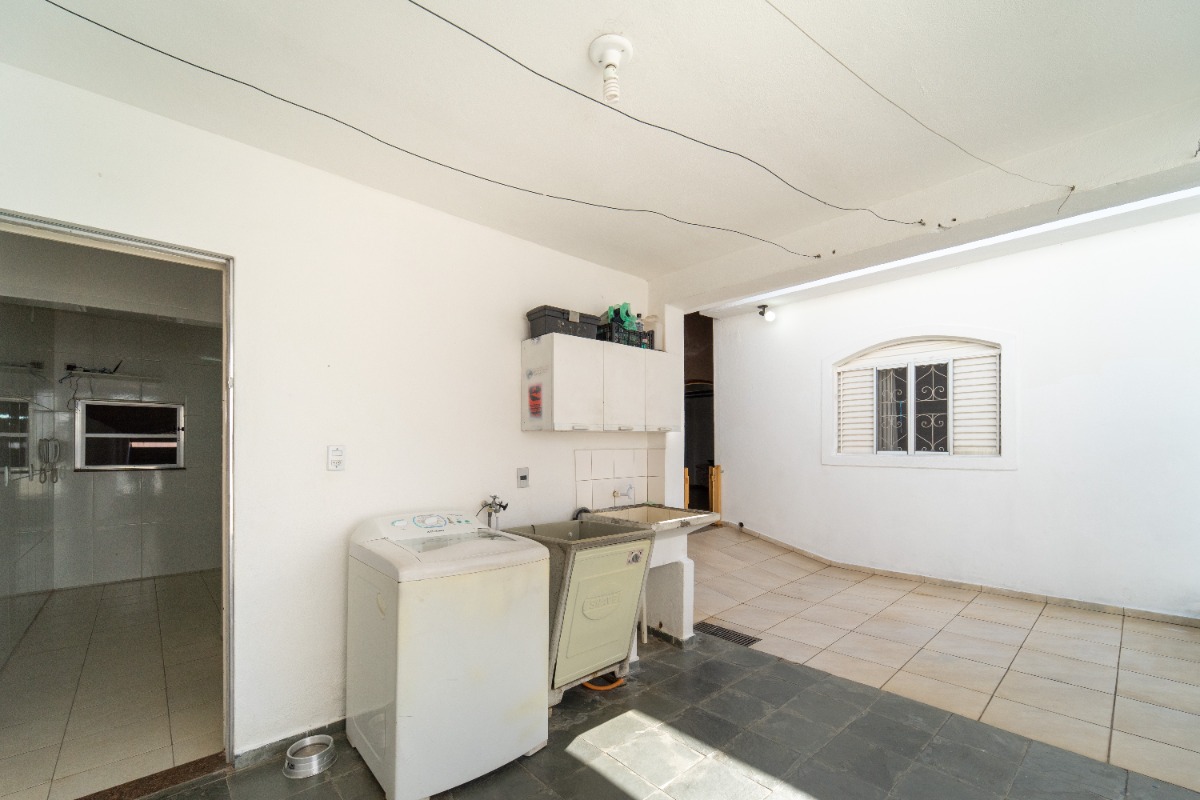 Casa à venda com 4 quartos, 328m² - Foto 46