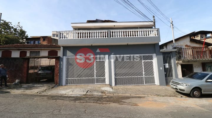 Casa à venda com 3 quartos, 250m² - Foto 1