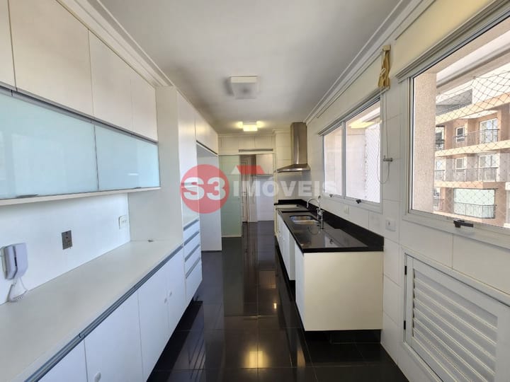 Apartamento à venda com 3 quartos, 222m² - Foto 19