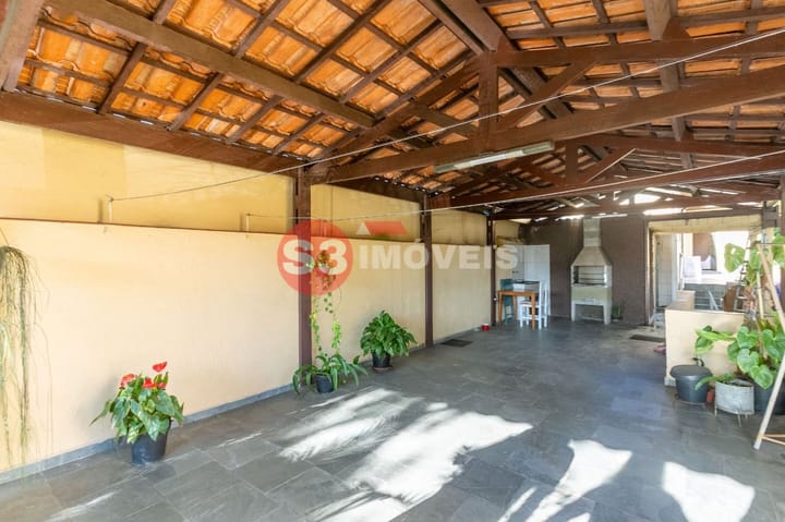 Casa à venda com 4 quartos, 228m² - Foto 26