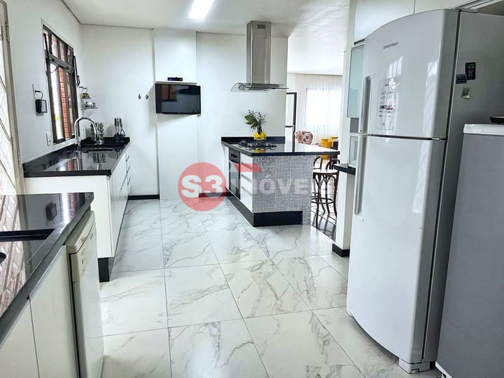 Casa à venda com 4 quartos, 350m² - Foto 5