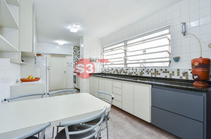 Apartamento à venda com 3 quartos, 198m² - Foto 29