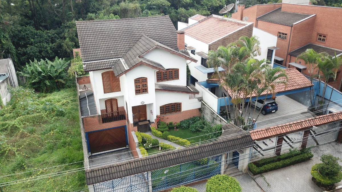 Casa à venda com 5 quartos, 400m² - Foto 1