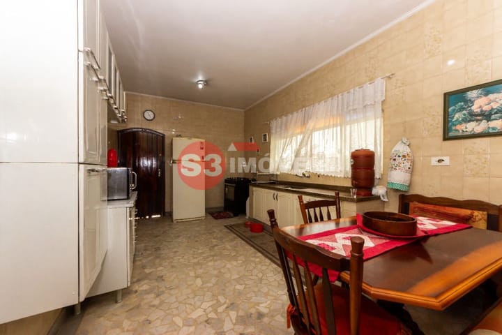 Casa à venda com 3 quartos, 215m² - Foto 6