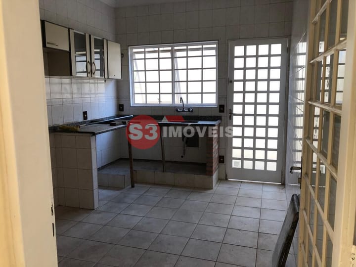 Casa à venda e aluguel com 5 quartos, 250m² - Foto 11