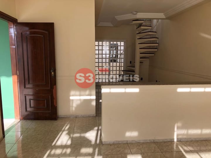 Casa à venda e aluguel com 5 quartos, 250m² - Foto 8