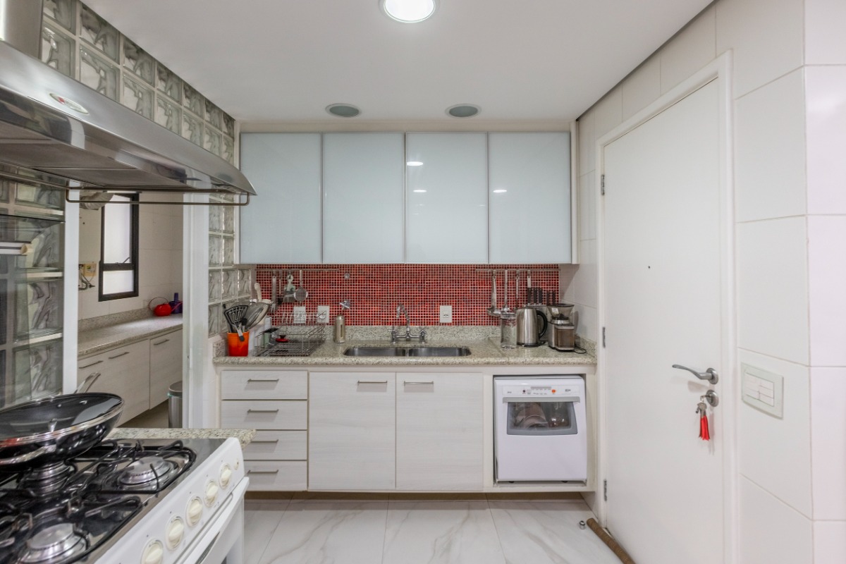 Apartamento à venda com 3 quartos, 173m² - Foto 15