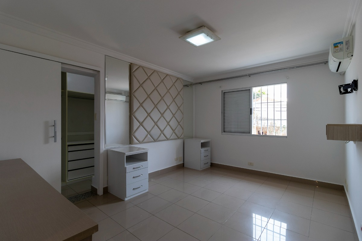 Casa à venda com 3 quartos, 271m² - Foto 14