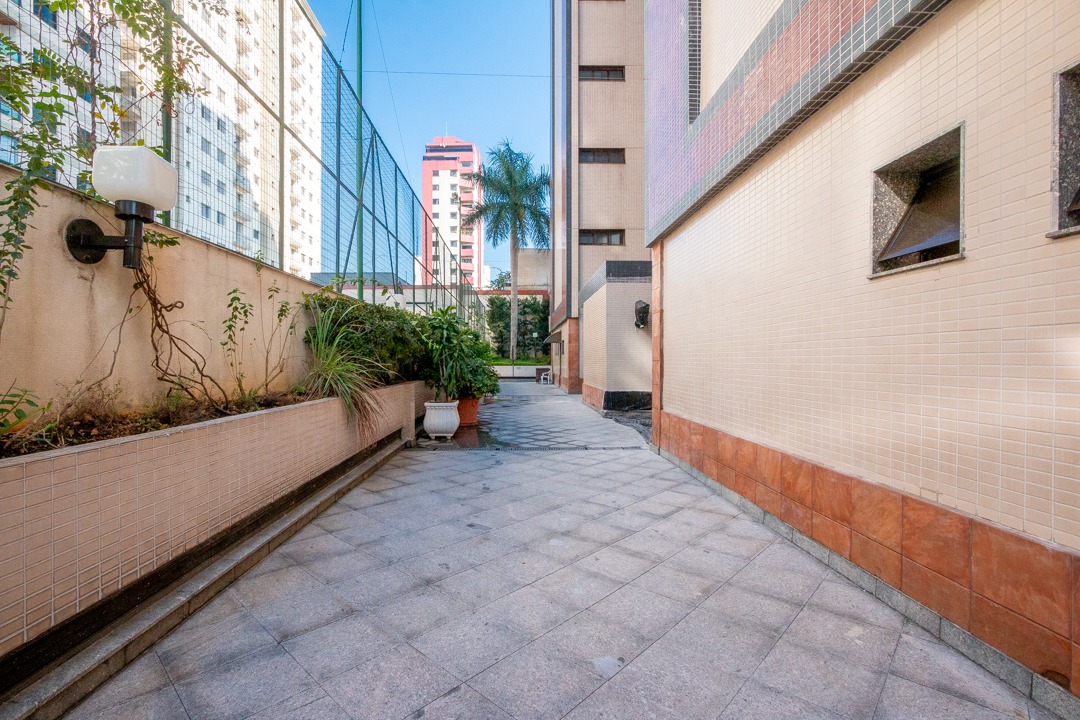 Apartamento à venda com 4 quartos, 270m² - Foto 4