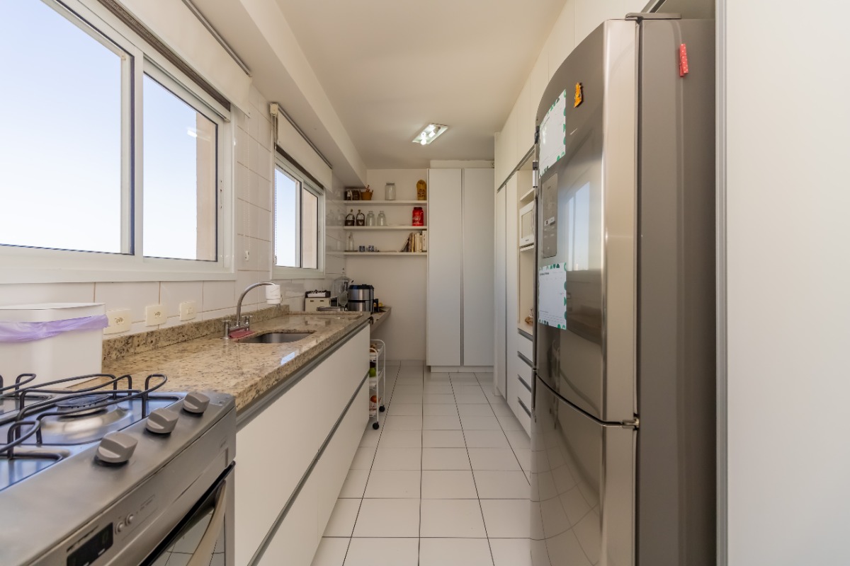 Apartamento à venda com 3 quartos, 158m² - Foto 11