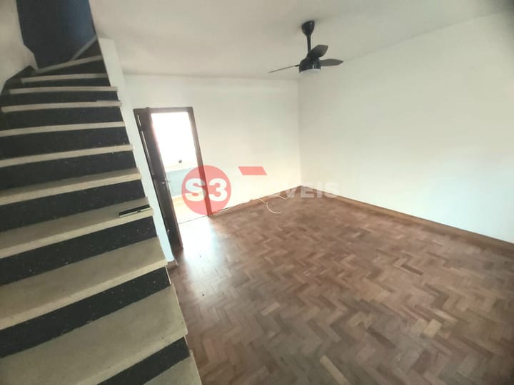 Casa à venda com 2 quartos, 60m² - Foto 2