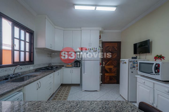 Casa à venda com 4 quartos, 280m² - Foto 16