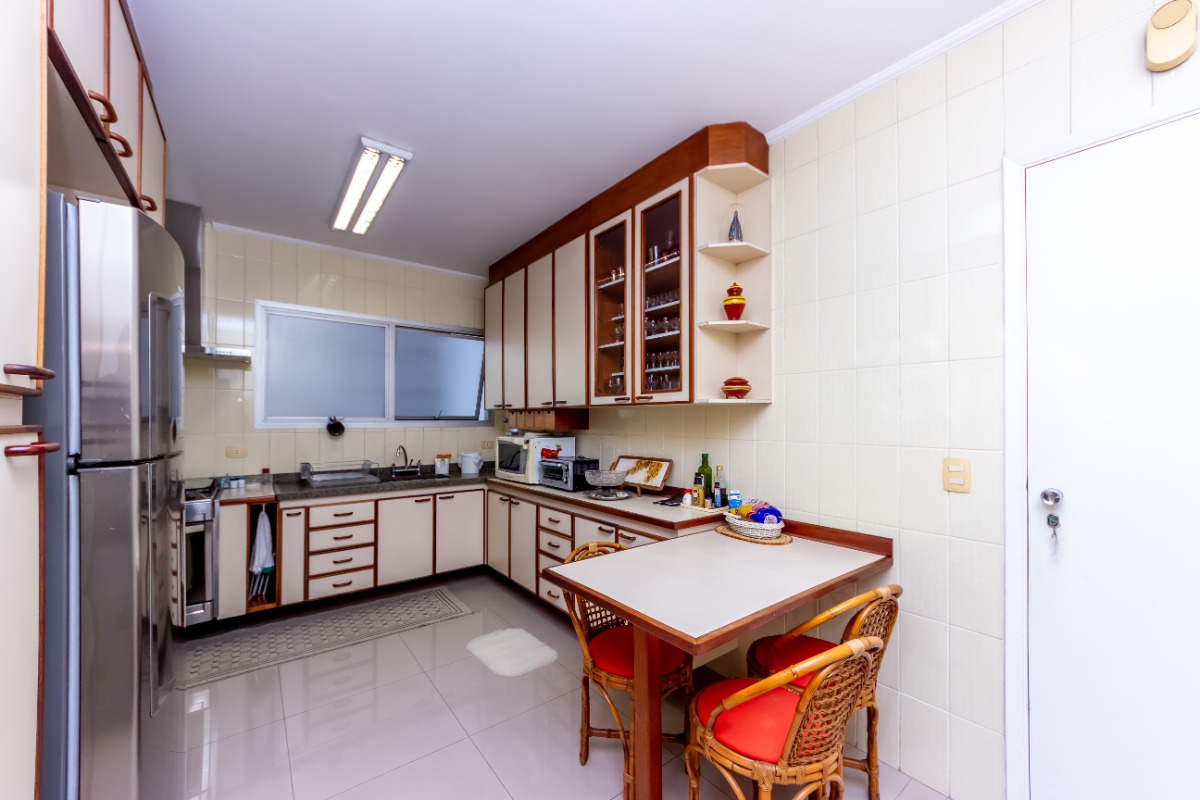 Apartamento à venda com 4 quartos, 140m² - Foto 10