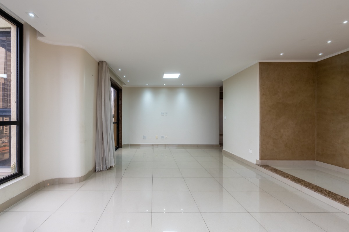 Apartamento à venda com 4 quartos, 220m² - Foto 4