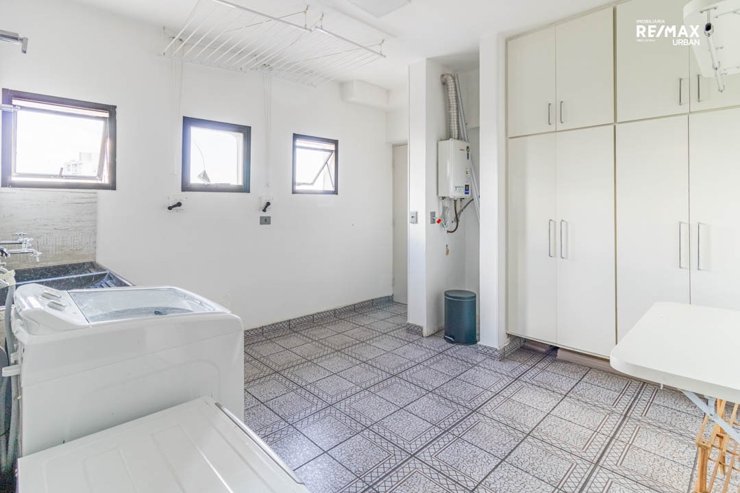 Apartamento à venda com 3 quartos, 239m² - Foto 5