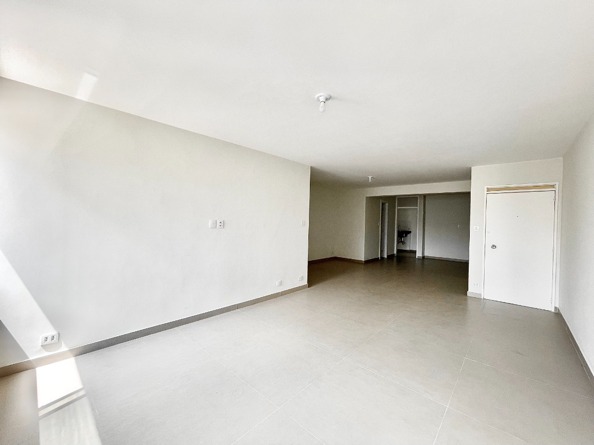 Apartamento à venda com 3 quartos, 137m² - Foto 8