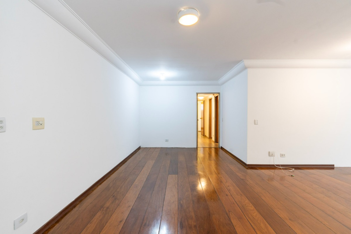 Apartamento à venda com 3 quartos, 150m² - Foto 2