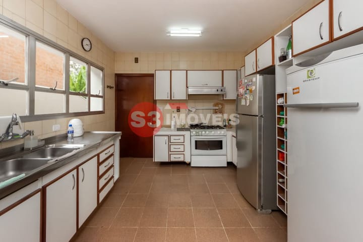 Casa à venda com 3 quartos, 700m² - Foto 32