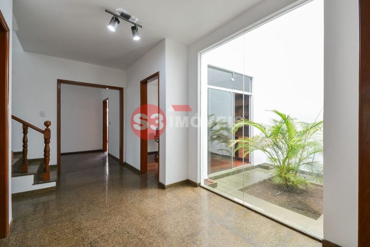 Casa à venda com 4 quartos, 331m² - Foto 6