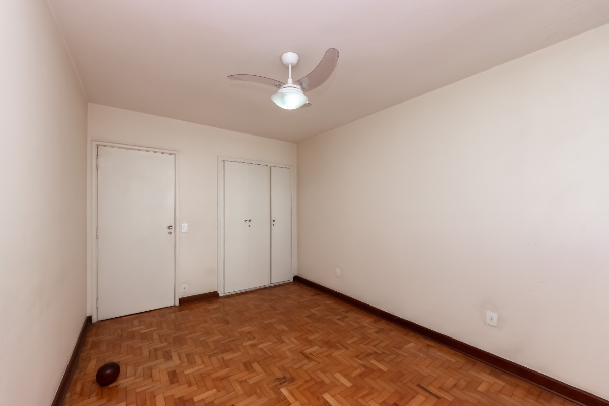 Apartamento à venda com 3 quartos, 117m² - Foto 2