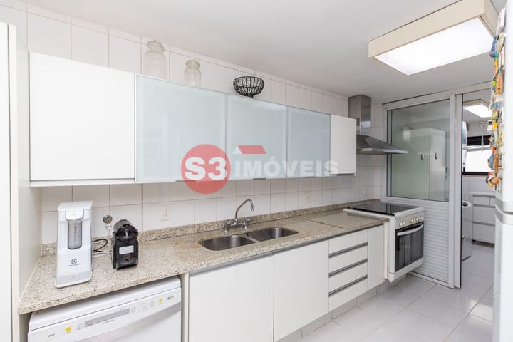 Apartamento à venda com 3 quartos, 161m² - Foto 32