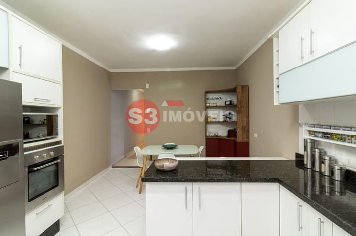 Casa à venda com 3 quartos, 300m² - Foto 15