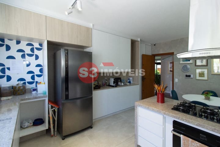 Casa à venda com 4 quartos, 314m² - Foto 11