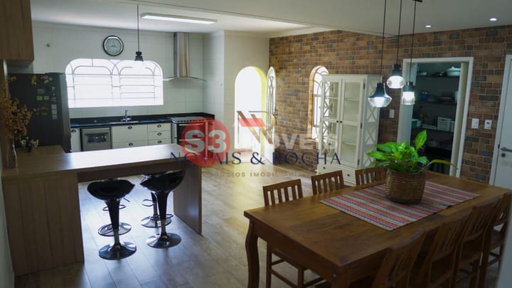 Casa à venda com 3 quartos, 211m² - Foto 4