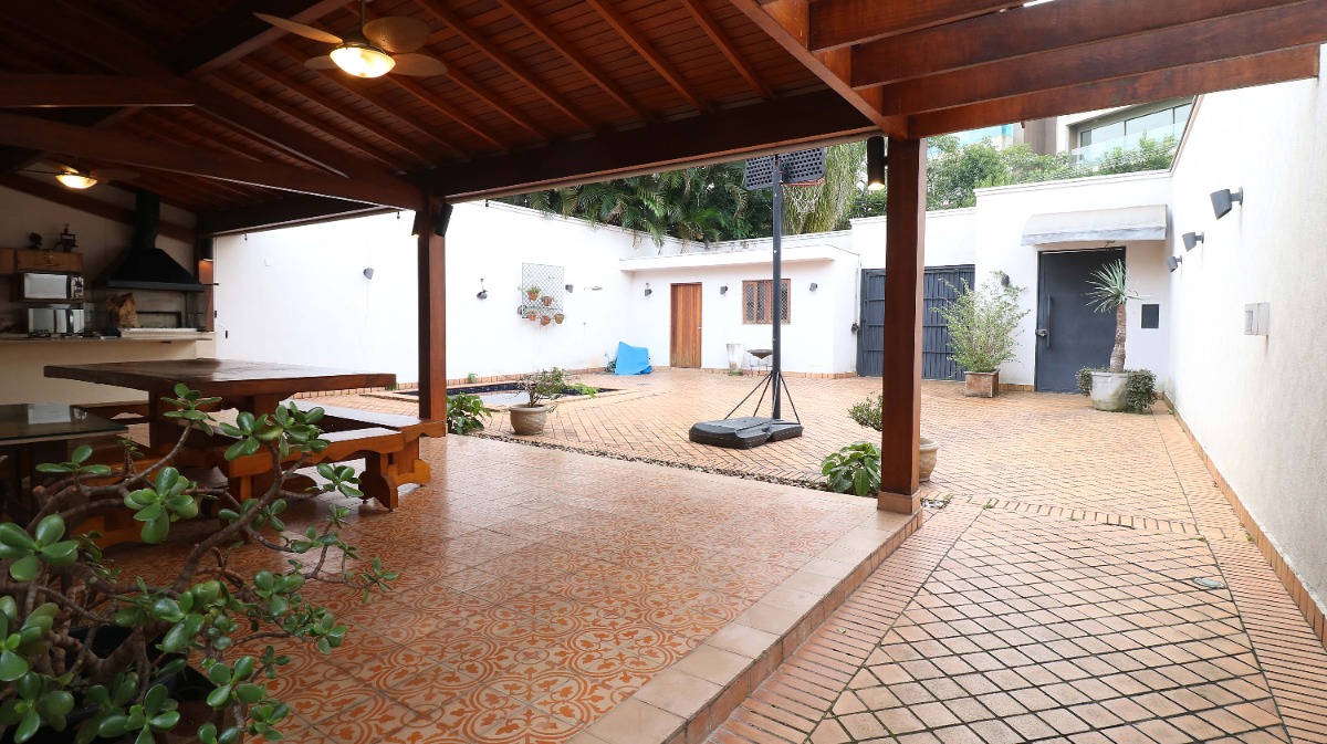 Casa à venda com 4 quartos, 350m² - Foto 2