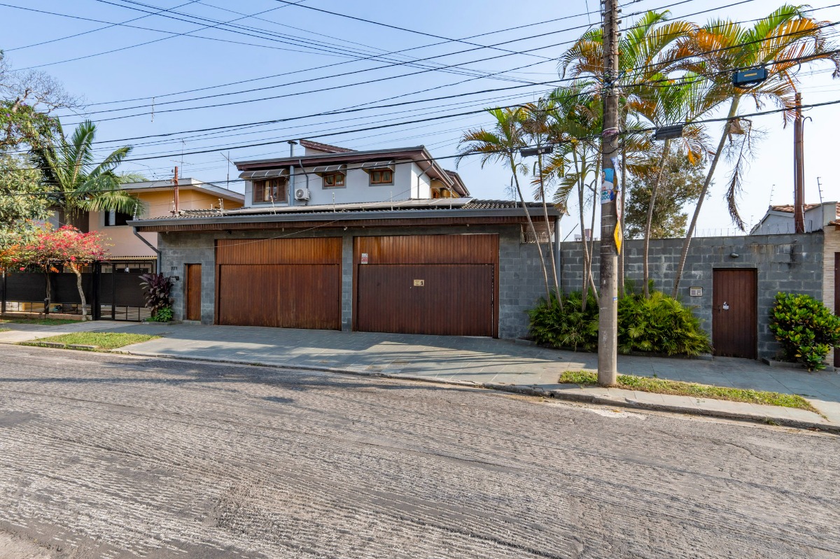 Casa à venda com 5 quartos, 270m² - Foto 2