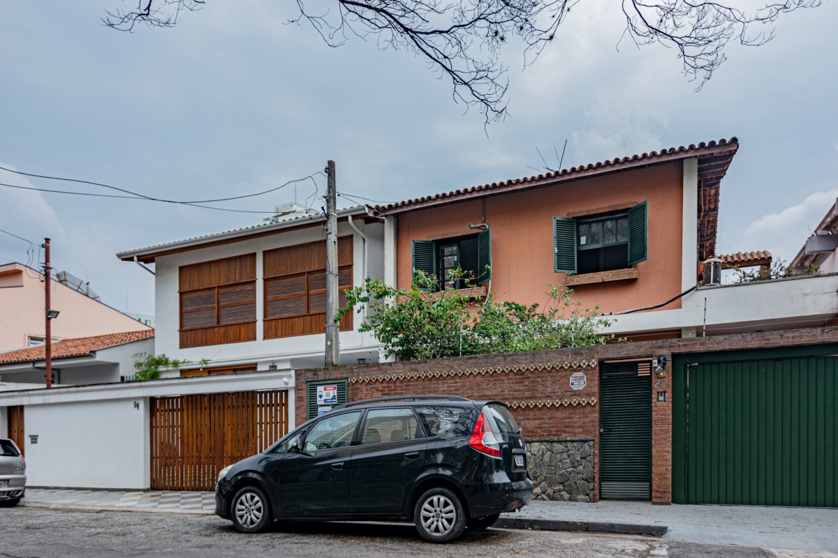 Casa à venda com 4 quartos, 250m² - Foto 1