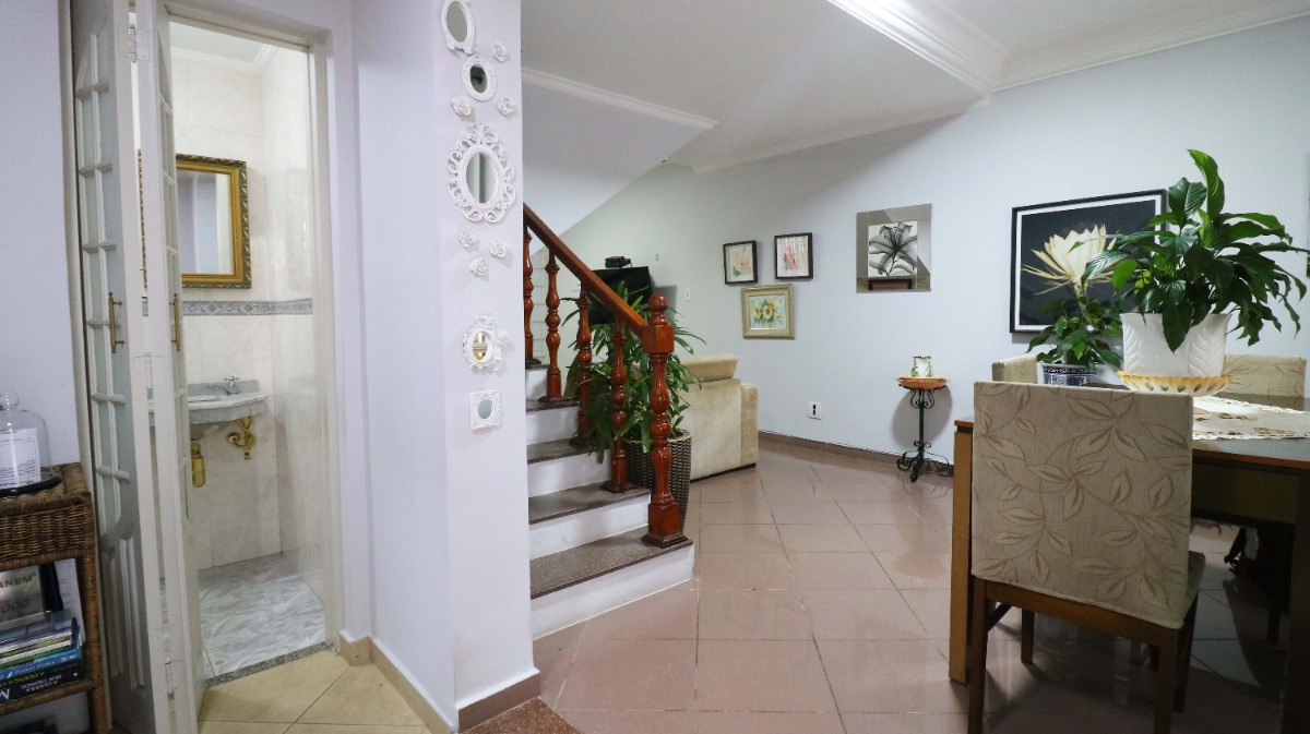 Casa à venda com 4 quartos, 200m² - Foto 8