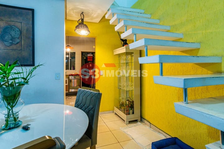 Casa à venda com 2 quartos, 75m² - Foto 1