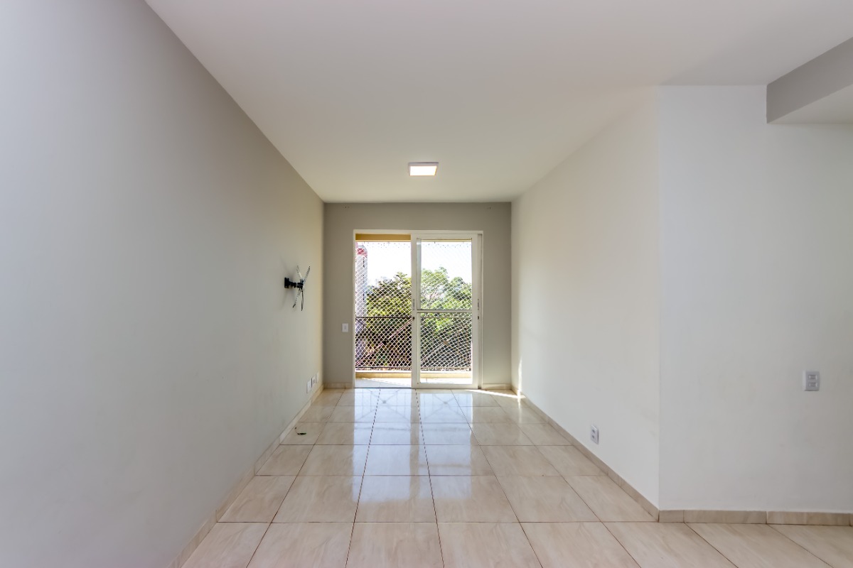 Apartamento à venda com 3 quartos, 61m² - Foto 2