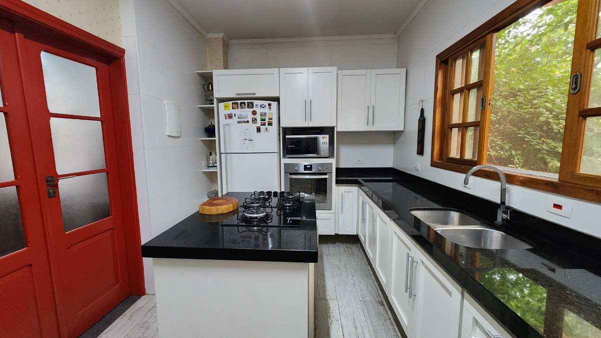 Casa à venda com 4 quartos, 140m² - Foto 15