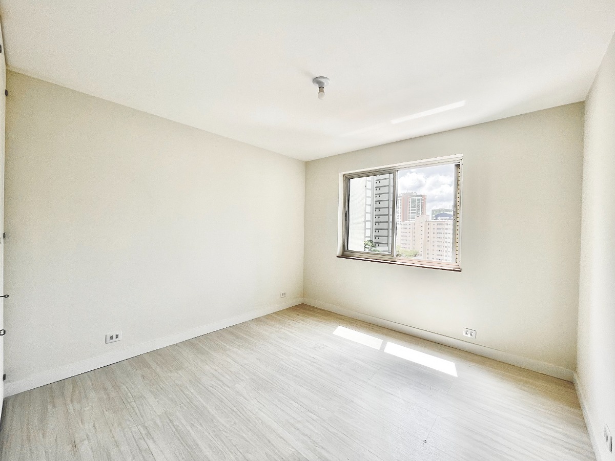 Apartamento à venda com 3 quartos, 137m² - Foto 1