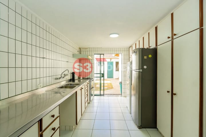 Casa à venda com 5 quartos, 288m² - Foto 20