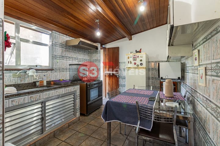 Casa à venda com 5 quartos, 311m² - Foto 2